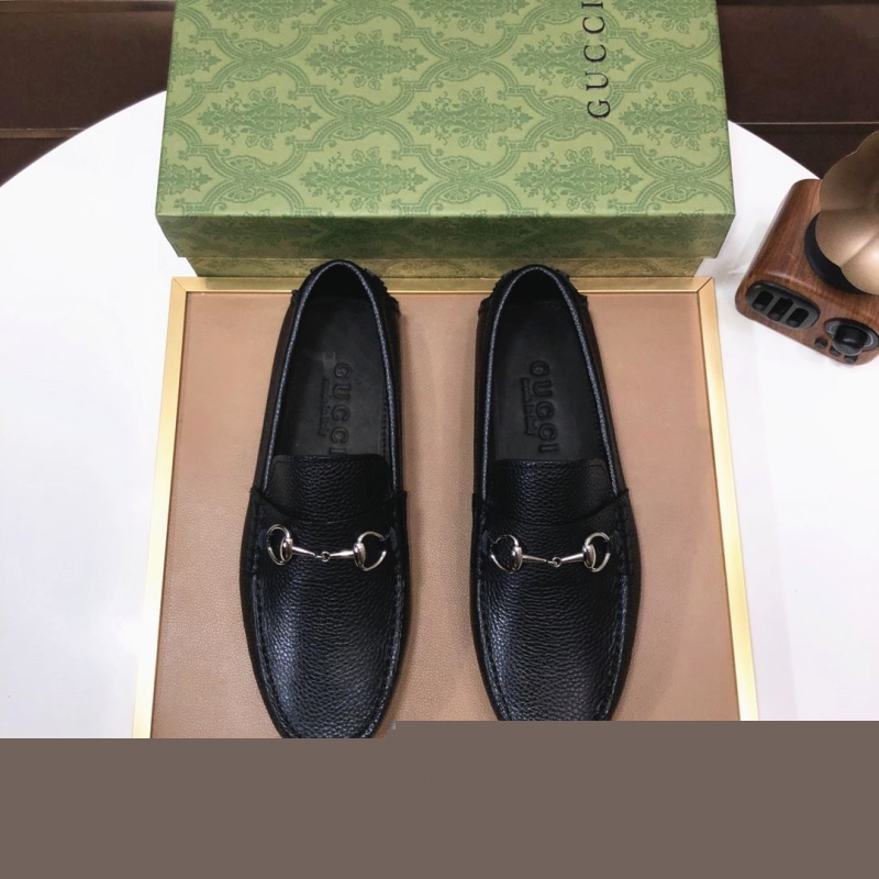 G*u*i casual shoes